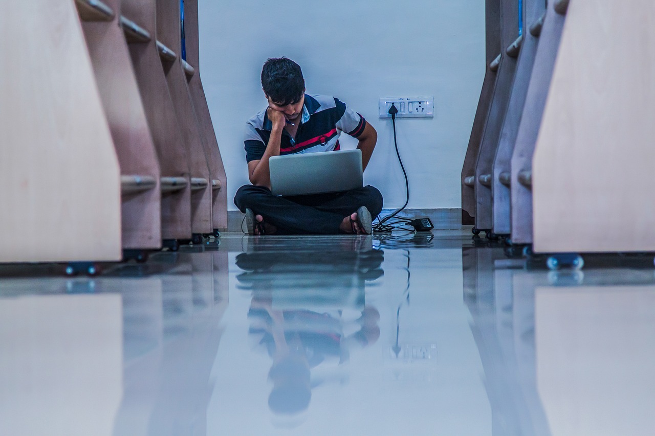 男孩遭遇同学狂扇耳光，校园暴力的反思与应对